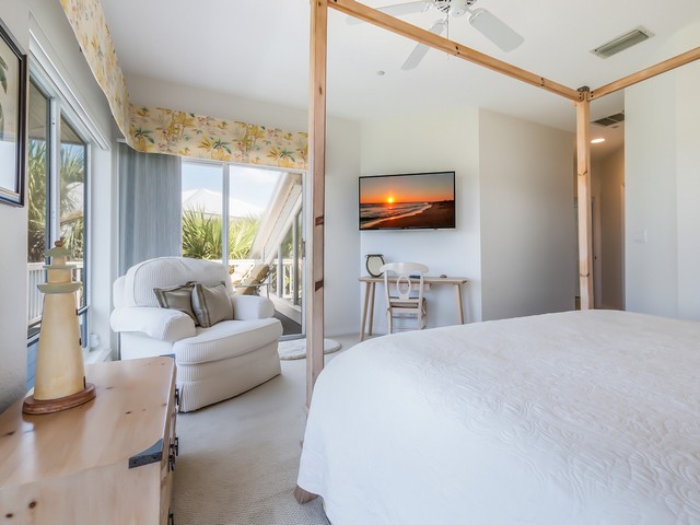 BOCA GRANDE 3 BEDROOM VACATION RENTAL WITH PARTIAL GULF VIEW